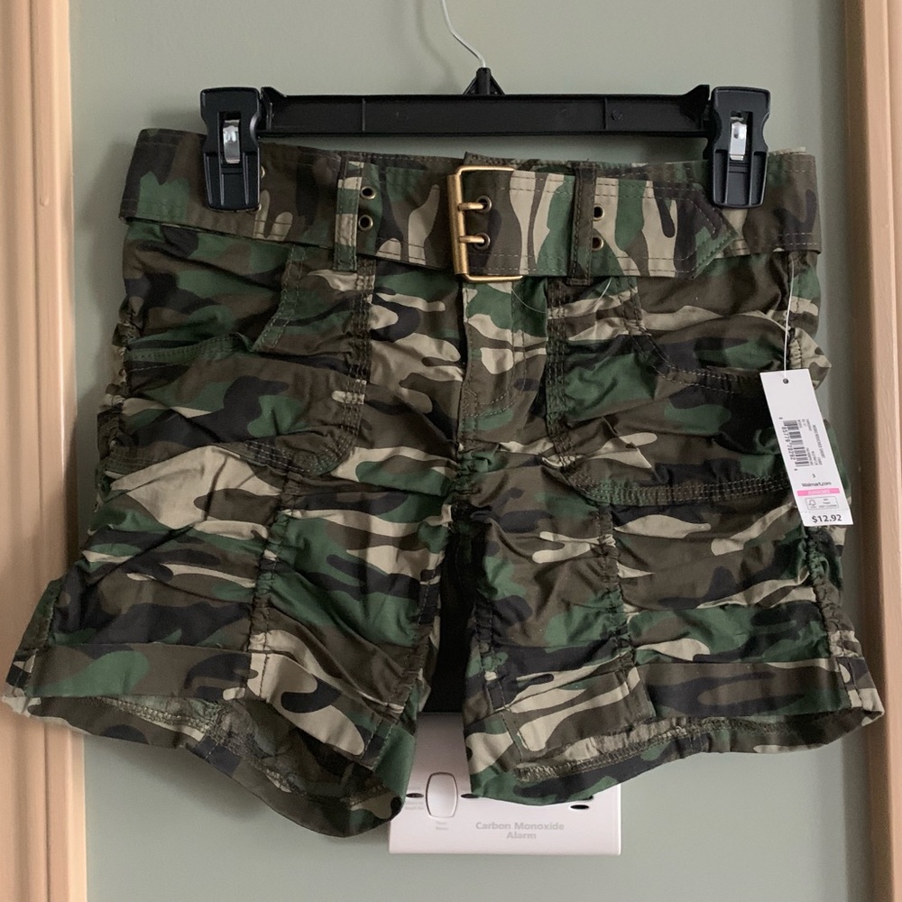 Camo shorts size 3 in juniors